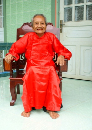Cụ[-]bà[-]cao[-]tuổi[-]nhất[-]nhất[-]thế[-]giới[-]ở[-]Việt[-]Nam